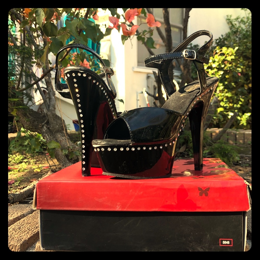 Pleasers size 11